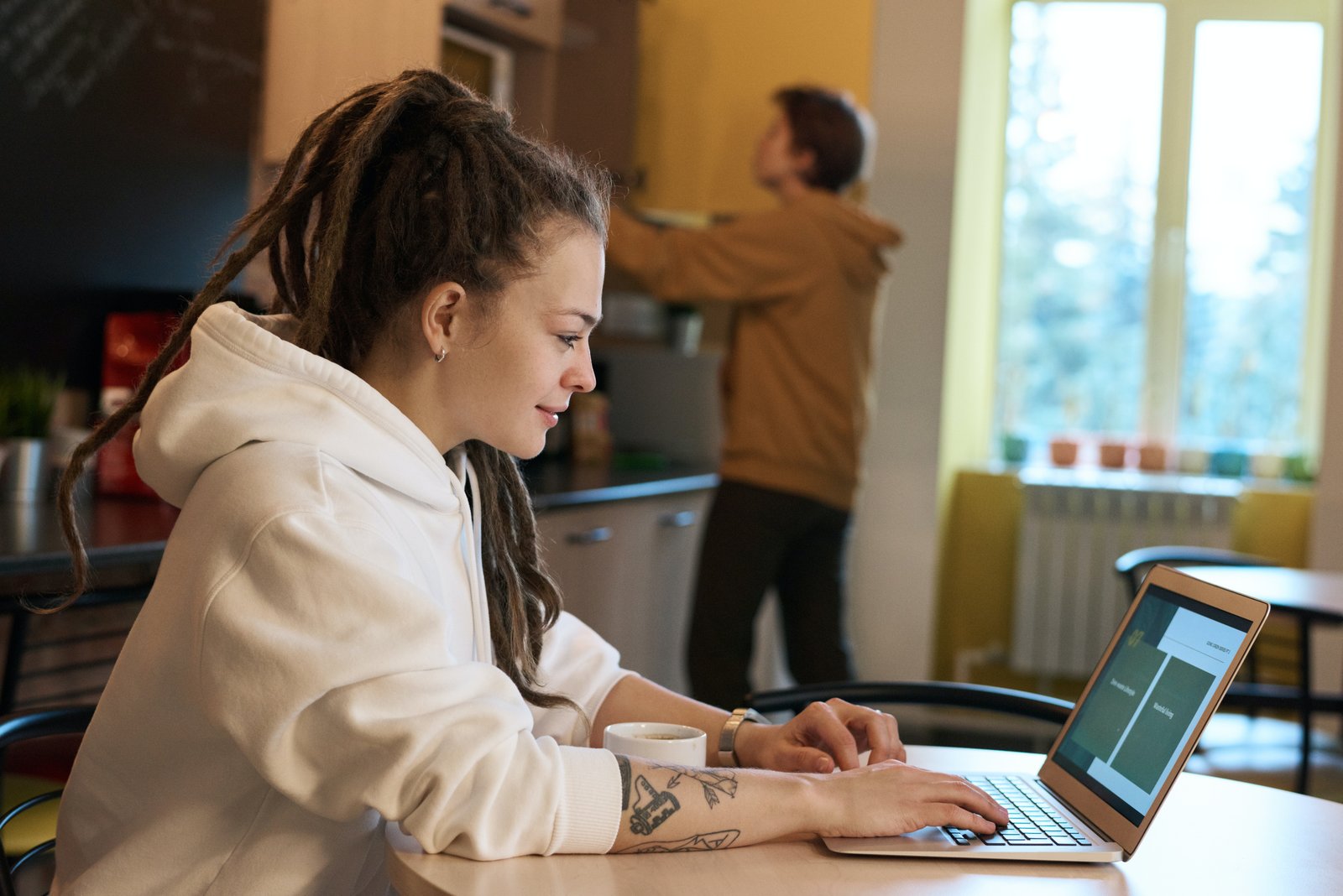 Working As A Freelancer? Here Is How Videos Can Help You Win More Clients